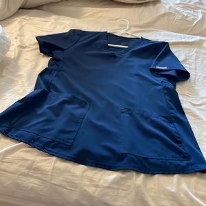 Navy blue Med couture maternity scrub shirt. Size medium maternity Gently used.